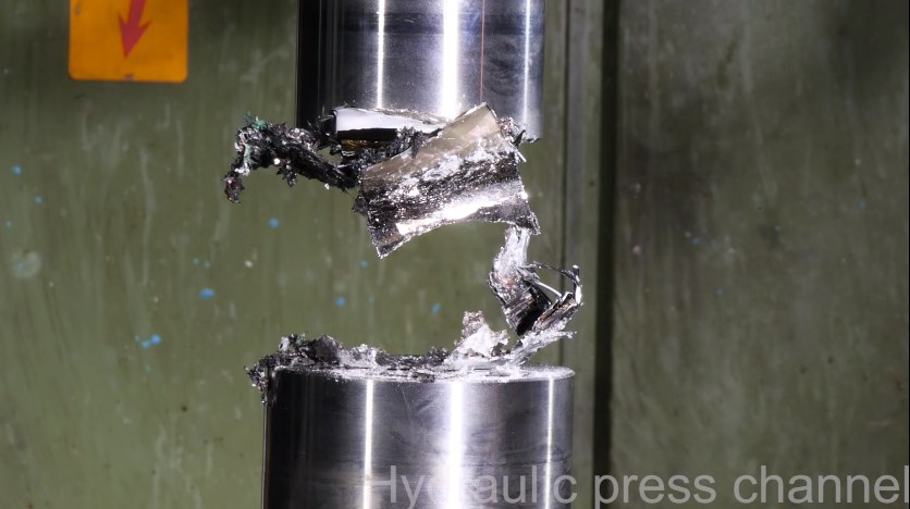 iPhone7 Vs hydraulic press