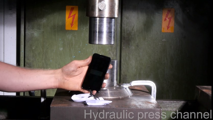 iPhone 7 Vs hydraulic press
